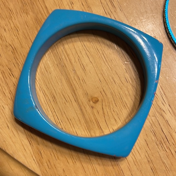 Bracelets - Picture 5 of 6